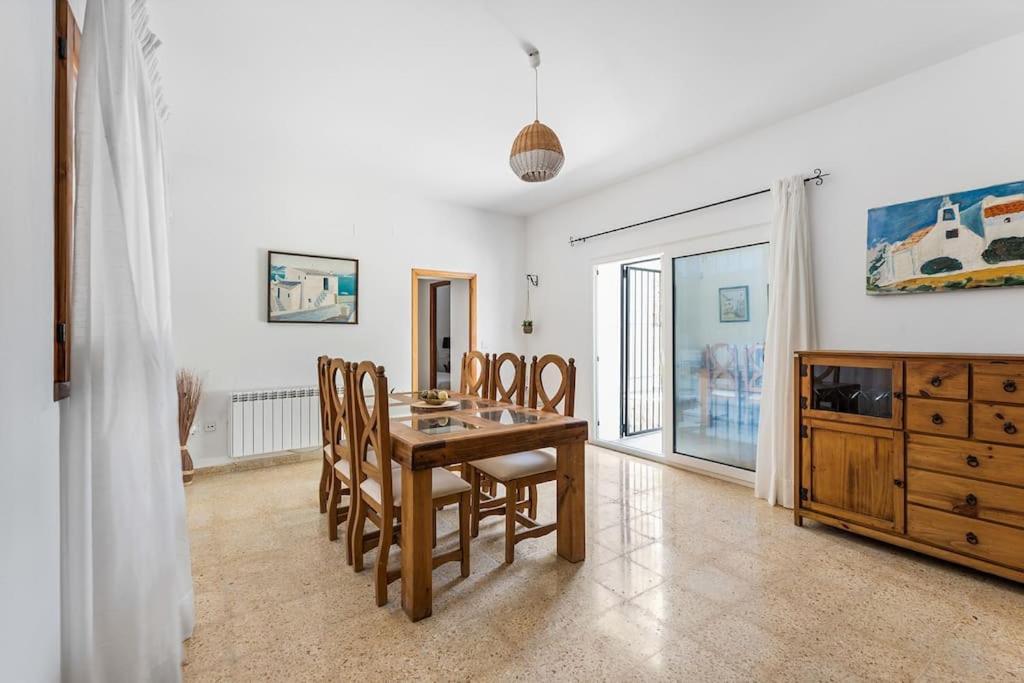 8 Guests Large Villa Near Bossa Beaches & Airport San José Dış mekan fotoğraf